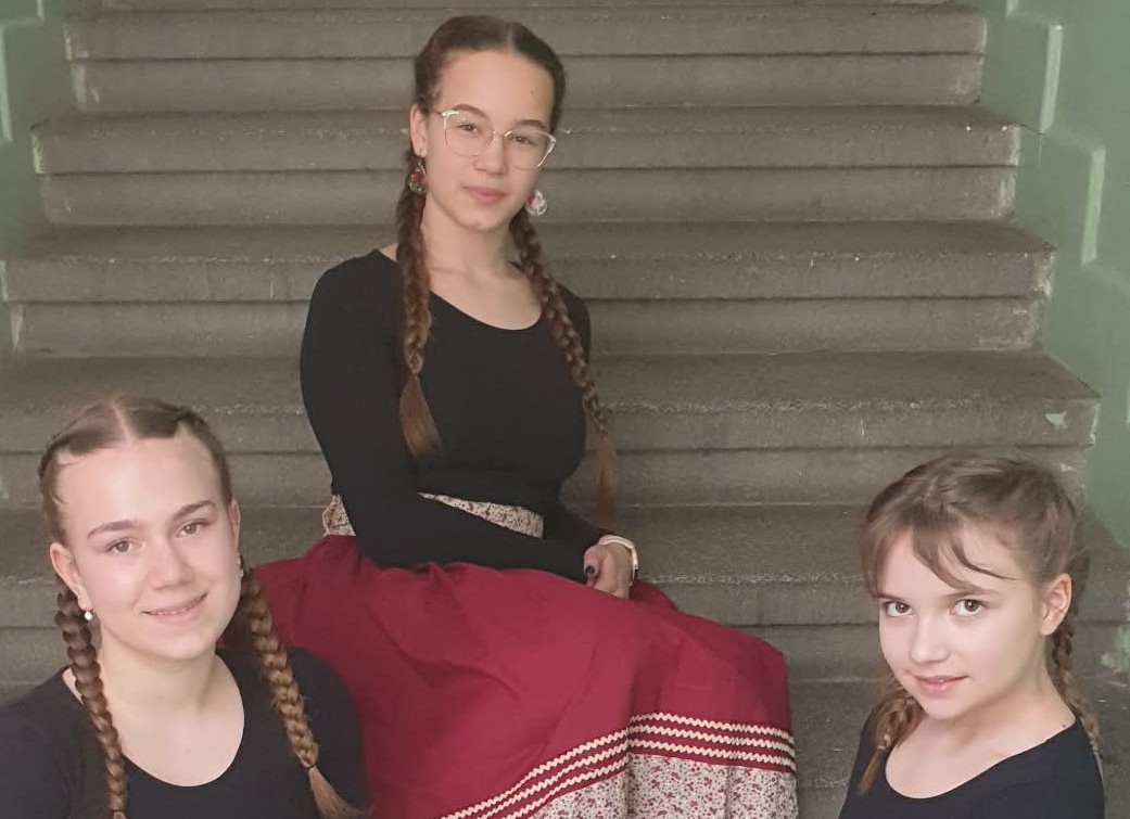 A Keszirinda Népi Kisegyüttes bemutatkozása, első versenyeredménye